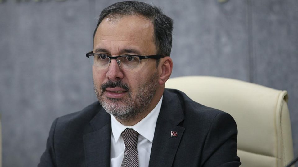 Bakan Kasapoğlu’ndan İşitme Engelliler Kadın Voleybol Milli Takımı’na tebrik
