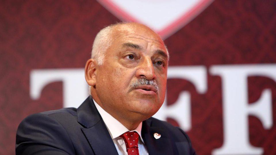 Mehmet Büyükekşi: Hakemi değil futbolu gündeme getirmek istiyoruz